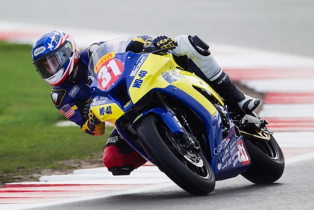 WD-40 Rider no. 31 on a bend at Silverstone